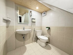Standard Double Room, Non Smoking | Bathroom | Shower, hair dryer, towels, shampoo - Nantug (Tainan)