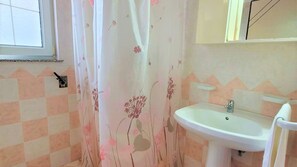 Shower, bidet, towels - Quadrilocale Angela N°6 - Salento Reservation (Torre Suda)