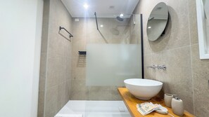 Shower, hair dryer, bidet, towels - casa Anna by Ca-sa Check (Montichiari)