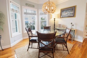Dining - Bucket List - Beautiful golf course views (Edisto Island)