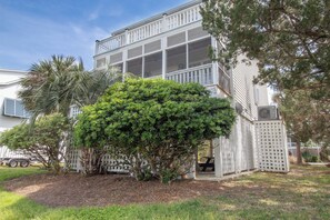 A two-story building with a white exterior, a large tree in front, and a white fence. - Bucket List - Beautiful golf course views (Edisto Island)