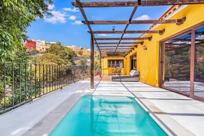 Pool - A modern Canarian house (Ingenio)