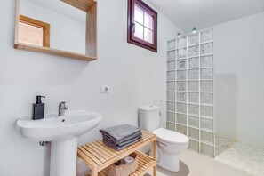 Bathroom - A modern Canarian house (Ingenio)