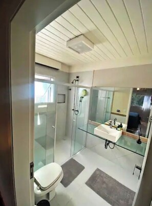 Bathroom - Vrbo Property (Campos do Jordão)