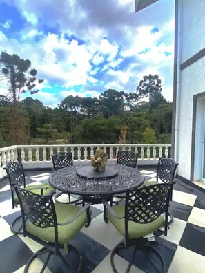Outdoor dining - Vrbo Property (Campos do Jordão)