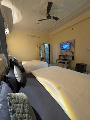 Room - Welcome to Bhagirathi Residency, your serene retreat in the heart of Rishikesh. (Rishikesh)