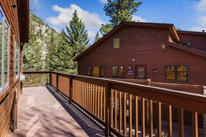 Property grounds - Secluded Riverfront Condo • Fireplace • Close to RMNP Entrance (Estes Park)