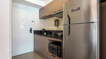 Comfort Studio, City View | Private kitchen | Fridge, microwave, stovetop, espresso maker