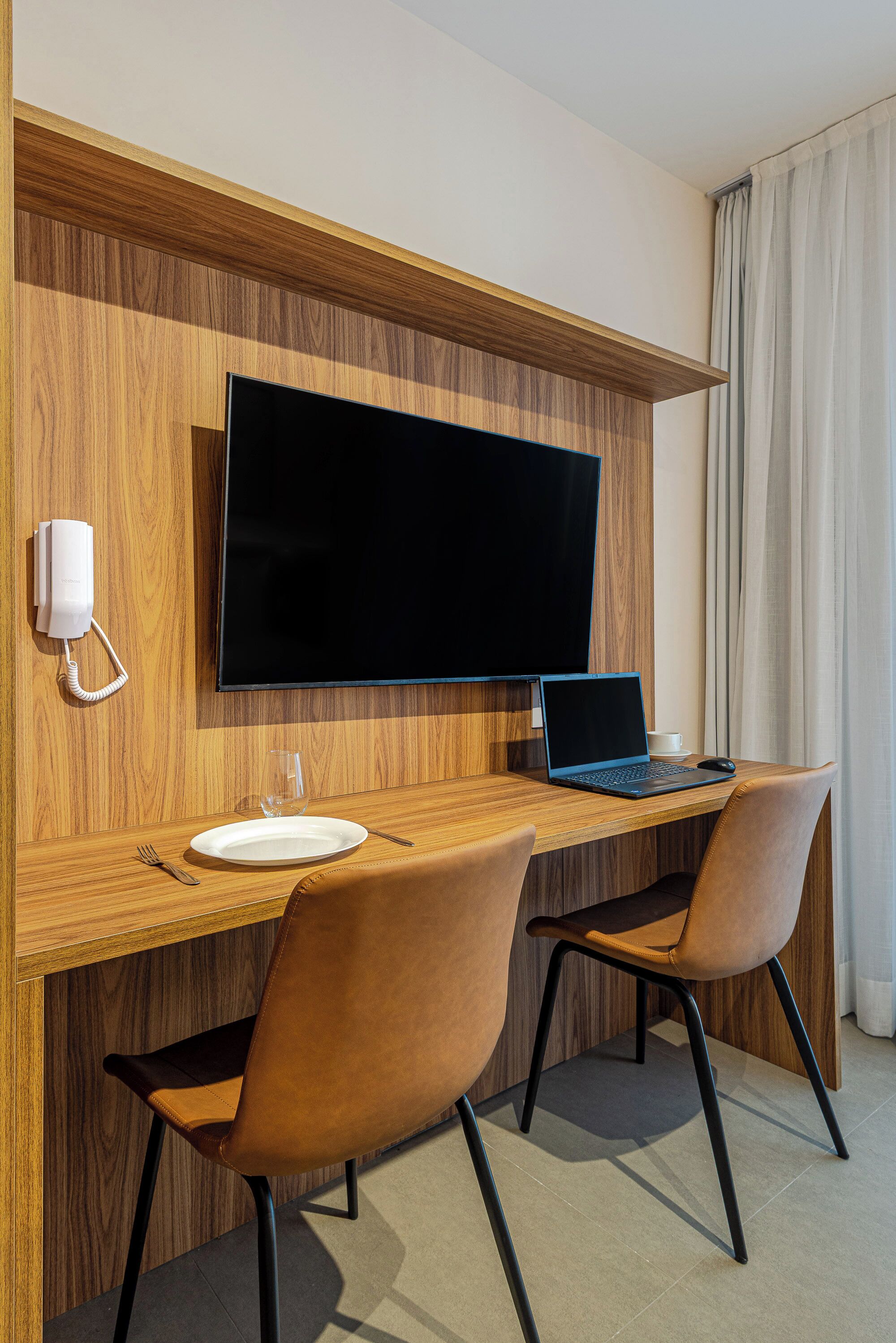 Comfort Studio, City View | Television