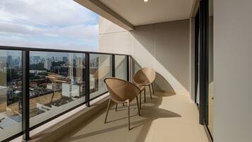 Superior Double Room, City View | Lanai