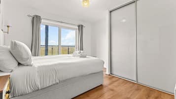 2 bedrooms, iron/ironing board, free WiFi, bed sheets