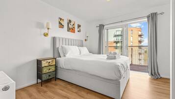 2 bedrooms, iron/ironing board, free WiFi, bed sheets