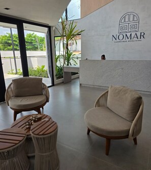 Lobby - Deluxe beachfront apartment on Carneiros beach, complete resort for up to 4 people. (Tamandaré)
