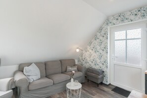TV - Apartment 'Ferienwohnung Am Ewigen Meer' with Shared Terrace and Wi-Fi (Eversmeer)