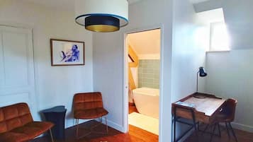 Deluxe Double Room, Garden View | Interior