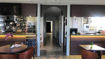 Basic Double Room | Dining