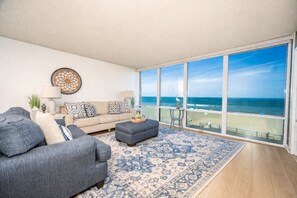 TV - Beachfront Condo / Pool / Surfing / Fishing (Virginia Beach)