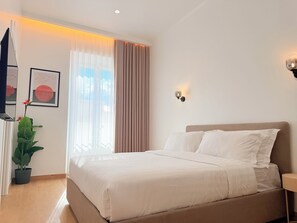 Deluxe Double Room, City View | Desk, free WiFi - HAUS OF LEMONS (Rome)