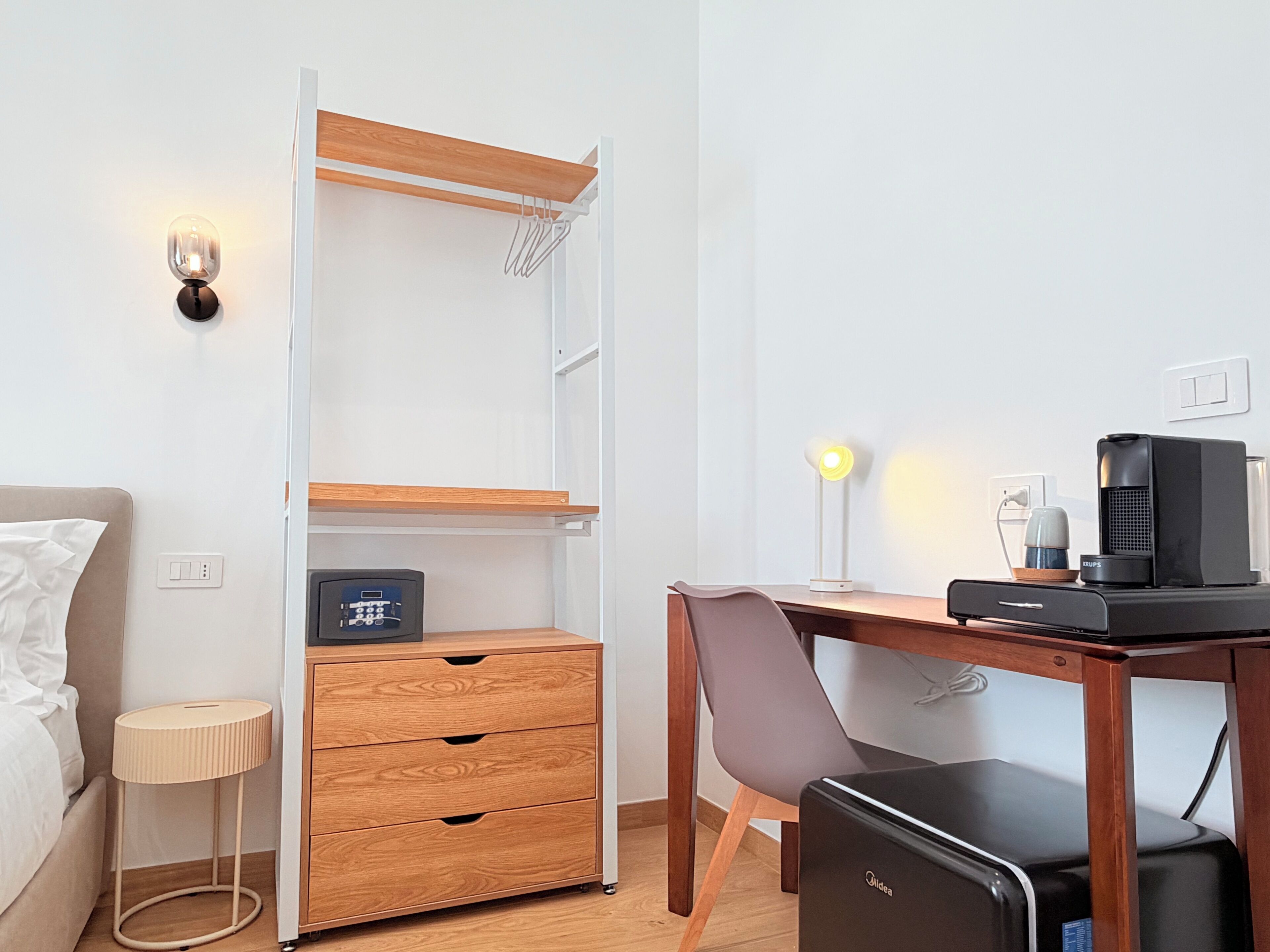 Deluxe Double Room, City View | Interior