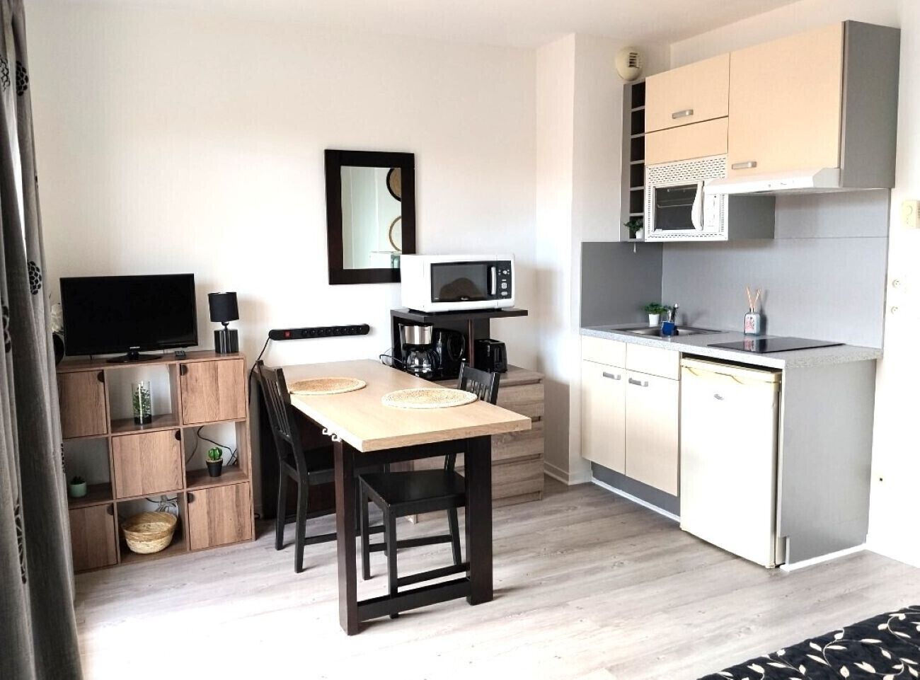 Coffee/tea maker, fridge, microwave, electric kettle