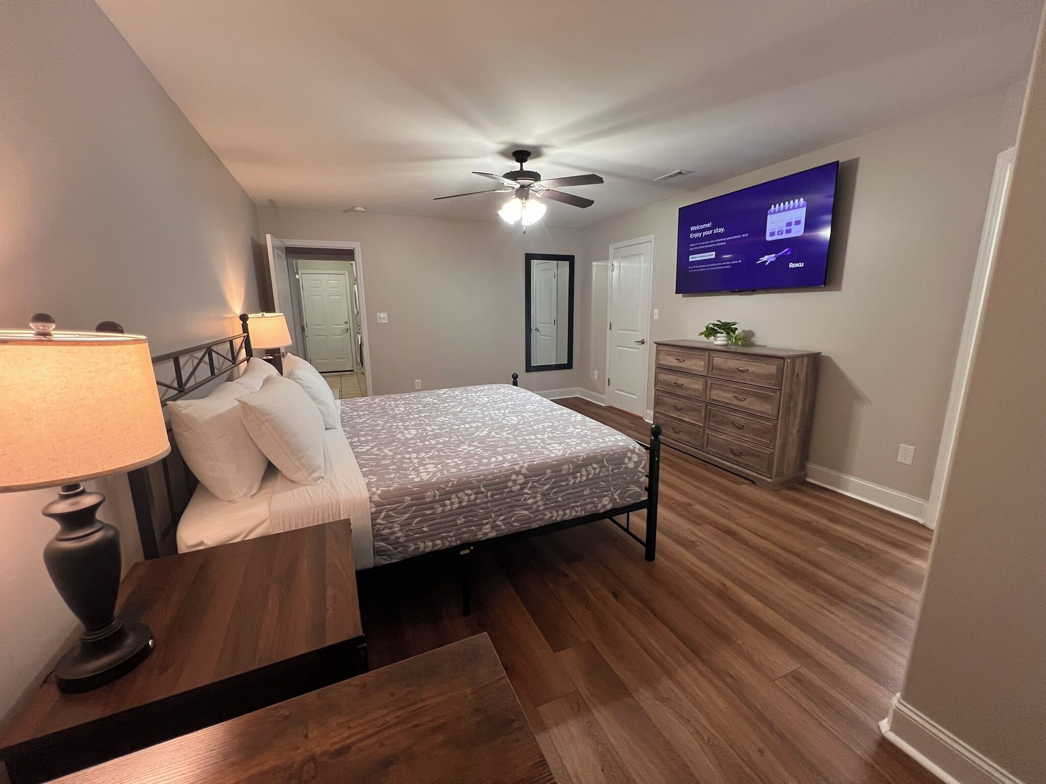 4 bedrooms, iron/ironing board, WiFi, bed sheets
