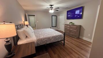 4 bedrooms, iron/ironing board, WiFi, bed sheets