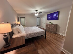 4 quartos, ferros/tábuas de passar roupa, Wi-Fi, roupa de cama