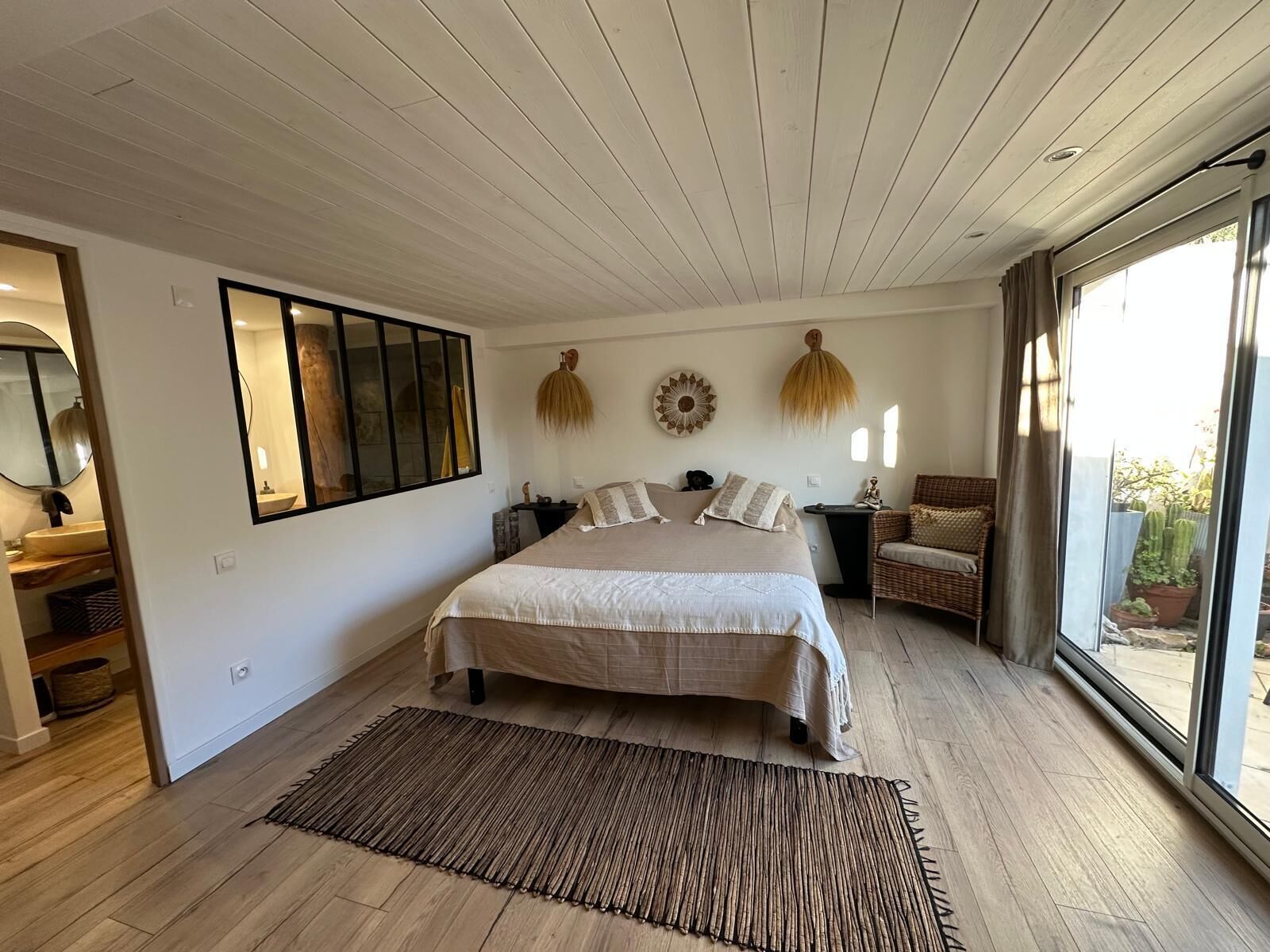 3 chambres, fer et planche à repasser, Wi-Fi gratuit, draps fournis