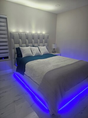 4 bedrooms, iron/ironing board, WiFi, bed sheets - Luxury entire 4-bedroom house with Pool & Spa,Palm Beach Gardens.close to ocean, (Palm Beach Gardens)