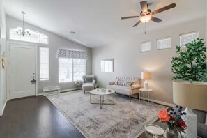 Living area - Heated Pool Chandler Home & Chef's Kitchen! (Chandler)