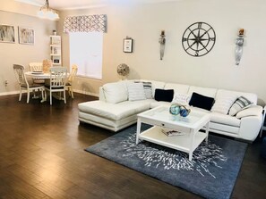 Living area - Heated Pool Chandler Home & Chef's Kitchen! (Chandler)