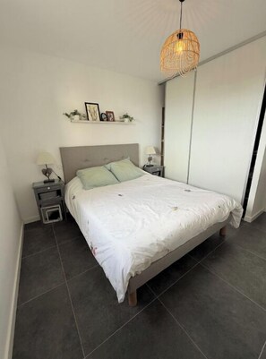 Room - Vrbo Property (L'Île-Rousse)