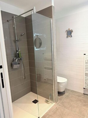 Bathroom - Vrbo Property (L'Île-Rousse)