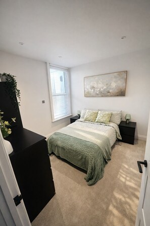 Room - New! Modern & Chic 1BR City Centre Near High St (Southend-on-Sea)