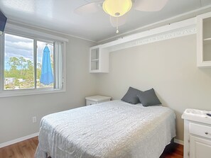 Room - Lakeside Lily Pad (Fort Myers)