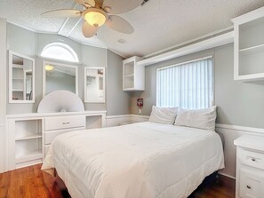 Room - Lakeside Lily Pad (Fort Myers)