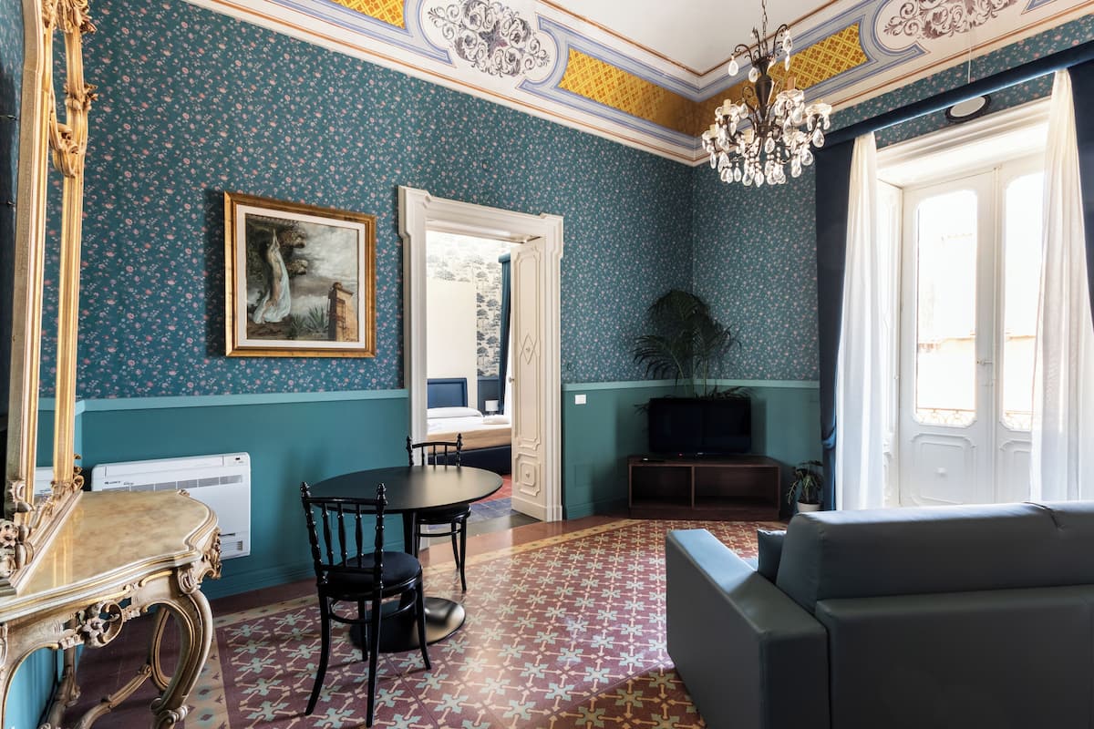 Superior Suite, Balcony, City View | Interior