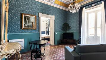 Superior Suite, Balcony, City View | Interior