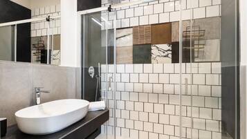 Suite Supérieure, balcon, vue ville | Salle de bain