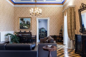 Studio Suite Presidensial, balkon, pemandangan kota | Area keluarga