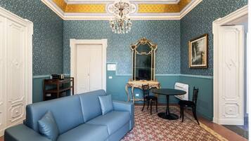 Superior Suite, Balcony, City View | Living area