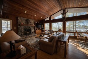 TV, fireplace