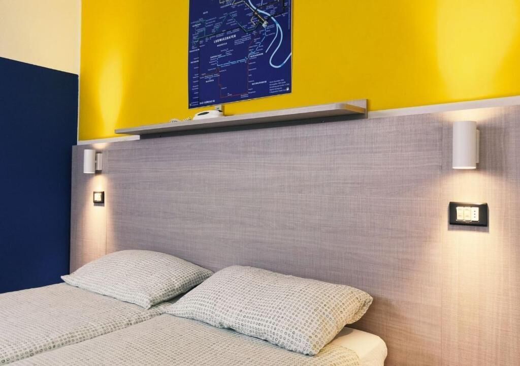 Camera con letto matrimoniale o 2 letti singoli, balcone | Una cassaforte in camera, Wi-Fi gratuito