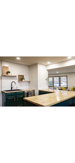 Interior - Elegant Lakefront Escape - Boat Slip + Two-Story Deck - Sleeps 10 - Pet Allowed (Greentown)