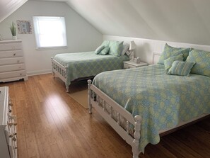 Room - Ocean side 6 houses to the beach; 4 bed with full SUNSET views (Beach Haven)