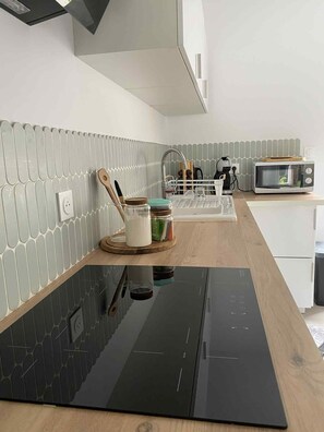 Private kitchen - Vrbo Property (L'Étang-Salé)