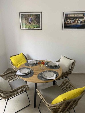 Dining - Vrbo Property (L'Étang-Salé)