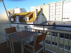 Outdoor dining - Apartment with balcony near the beach (Le Touquet-Paris-Plage)