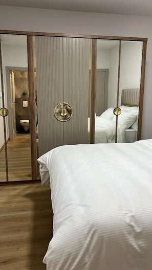 4 quartos, ferros/tábuas de passar roupa, Wi-Fi, roupa de cama