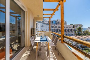 Outdoor dining - Serenity by the Sea Duplex | Bougainville Resort by PikHost (Sarandë)
